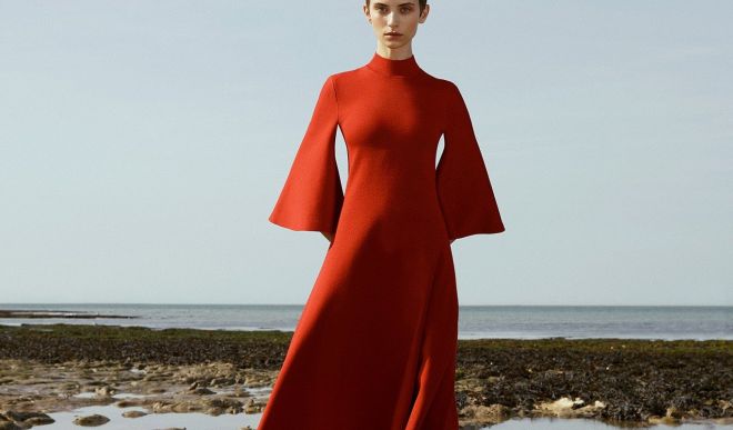 Расклешенное платье 2022 года: создаем романтичный образ на весну
