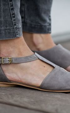 Женские сандалии: как выбирать и с чем носить