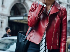 Модные кожаные куртки 2022-2023: шикарные варианты для девушек и женщин с любым жизненным ритмом