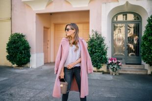 Розовое пальто – любимая одежда городских модниц осенью и зимой 2022-2023 года