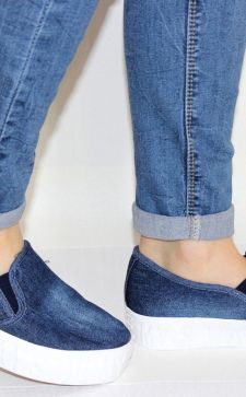 Женская джинсовая обувь: с чем носить туфли и кеды из денима
