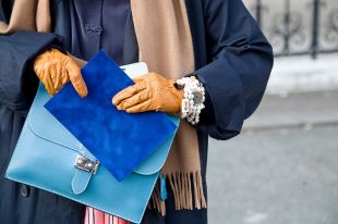 Кожаные перчатки в женском образе: индивидуальность и стиль