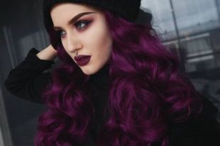 Фиолетовый цвет волос: яркий образ на лето и не только
