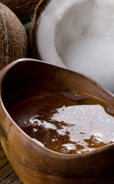 Кокосовое масло для волос: натуральные маски и особенности применения