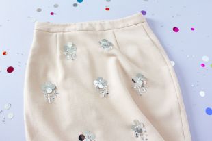 Как оригинально украсить юбку: несколько вариантов декорирования