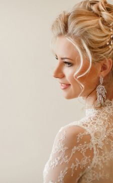 Свадебные прически 2022 года: как украсить волосы в такой важный день
