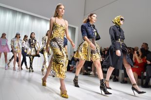Versace: все о показах сезона Весна-лето 2022