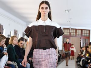 Блузки с коротким рукавом – стильный выбор городских модниц
