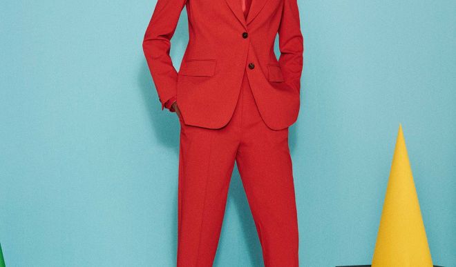 Красный пиджак в гардеробе: с чем носить и не выглядеть вульгарно