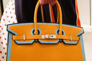 Деловые сумки в гардеробе: бизнес-образ в условиях города