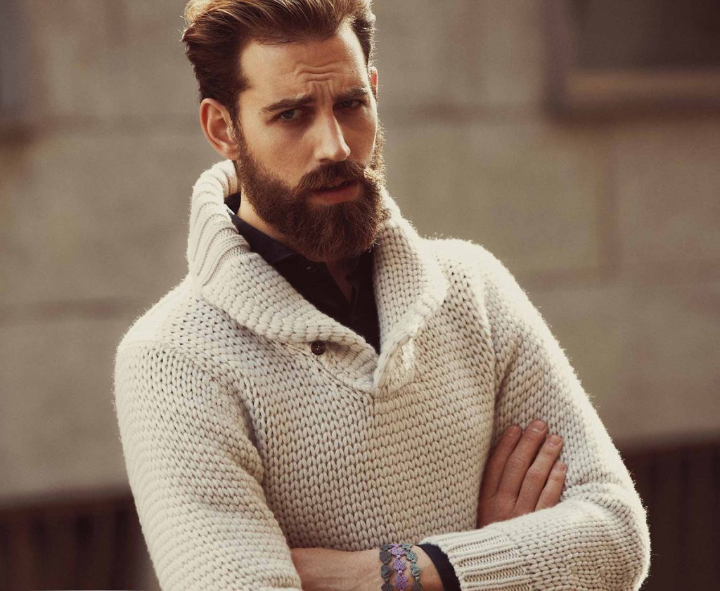 Модный бежевый мужской пуловер