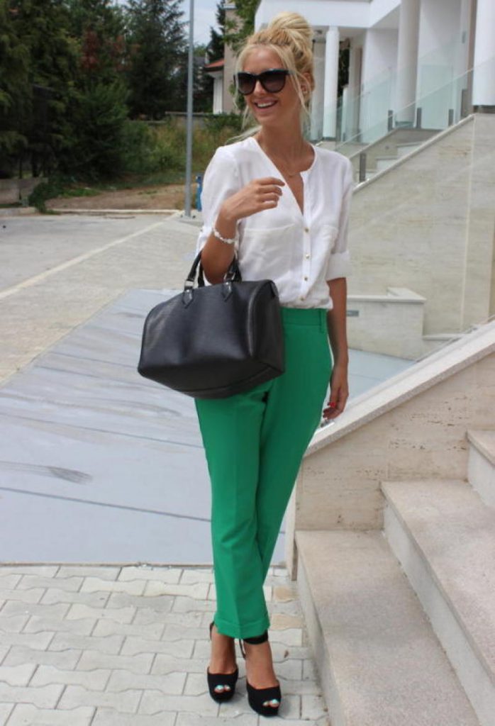 Сочетание зеленого с белым в одежде