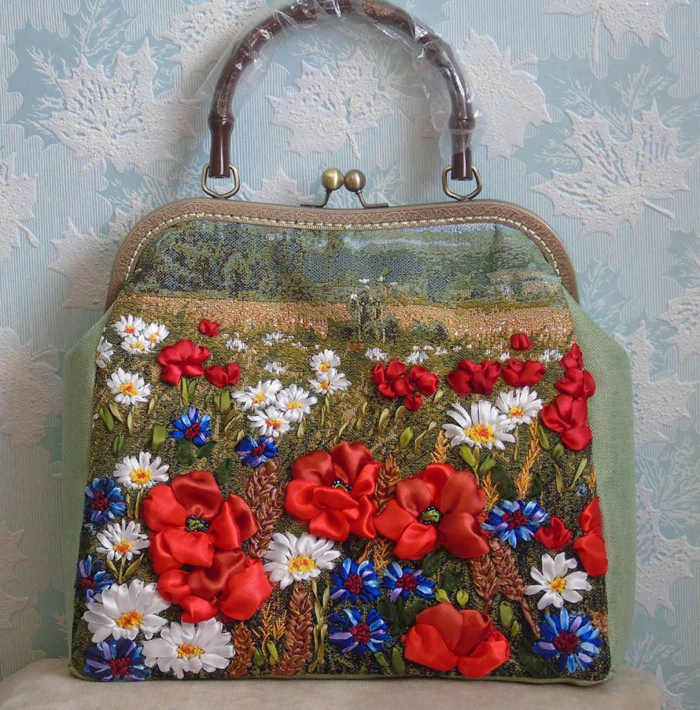 Оформление сумки цветами