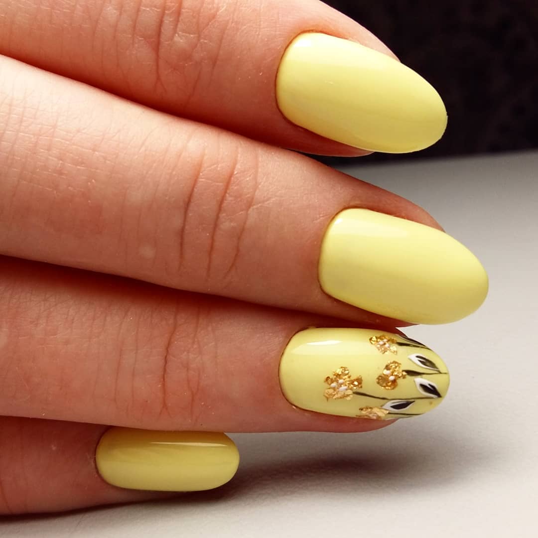 Лимонный дизайн ногтей. Желтый маникюр. Жёлтый маникюр на короткие ногти. Маникюр на короткие ногти желтого цвета. Маникюр в желтых тонах.