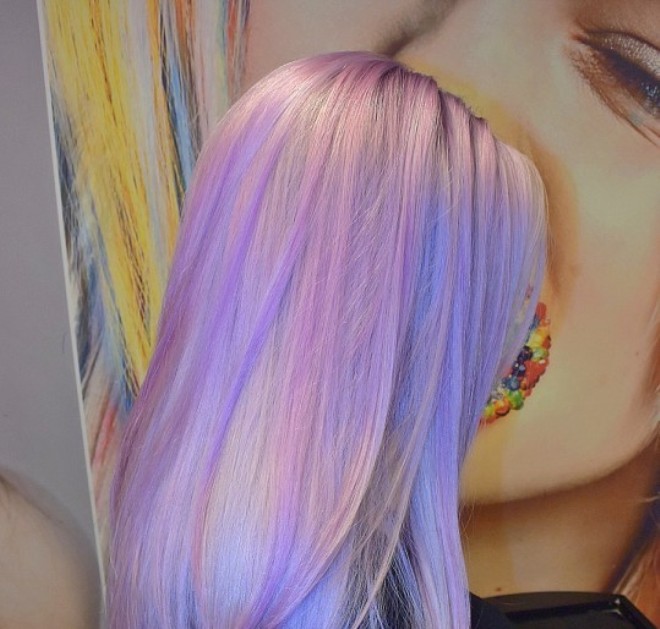 Eat my оттеночный. Фиолетовые передние пряди на светлых волосах. Тоник фиолетовый для волос на светлые волосы. Скрытые фиолетовые пряди на светлых волосах. Скрытое окрашивание фиолетовый светлый.