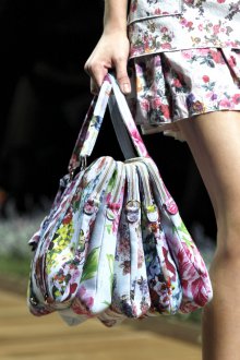 Необычная сумка с цветочным принтом