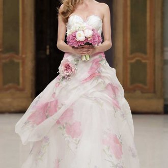 Цветочное свадебное платье с пышной юбкой