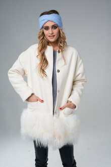 Белое пальто с мехом в нижней части