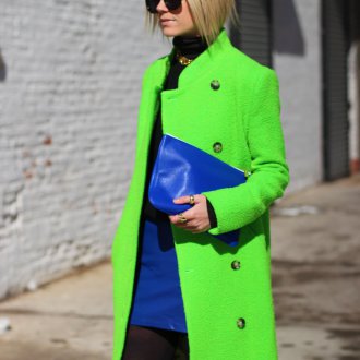 Ярко-зеленое пальто