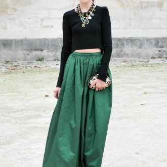 Зеленая юбка с черным верхом