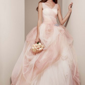 Пышное розовое свадебное платье