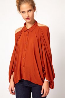Оранжевая блузка с открытыми плечами