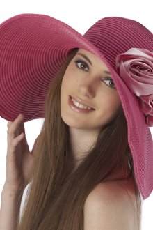 Розовая шляпа с цветами