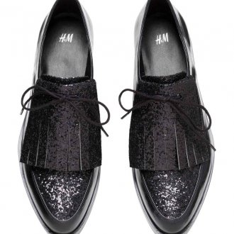 Блестящие черные туфли на низком каблуке