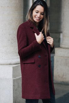Бордовое двубортное пальто