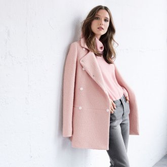 Розовое пальто двубортное