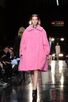 Розовое пальто оверсайз