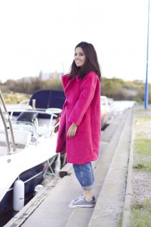 Ярко розовое пальто