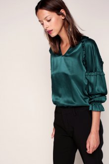 Шелковая зеленая блузка