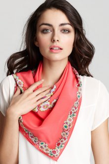 Шелковый шарф цветочный