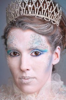 Новогодний костюм и макияж снежной королевы
