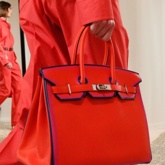 Деловая сумка красного цвета