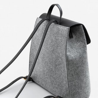Серый рюкзак из войлока