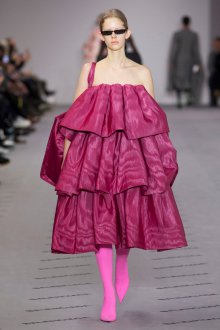 Розовое платье Balenciaga