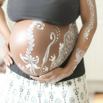 Макияж для фотосессии беременной с узорами