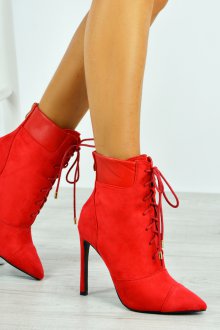 Красные ботинки на шнуровке