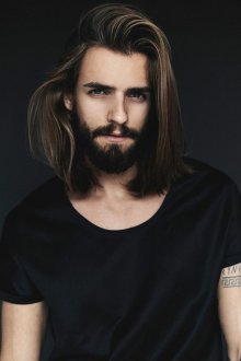 Мужская стрижка 2021 на средние волосы