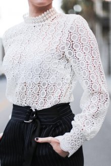 Кружевная блузка в викторианском стиле
