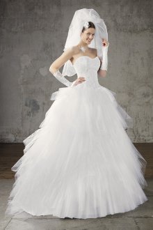 Пышное свадебное платье с фатой