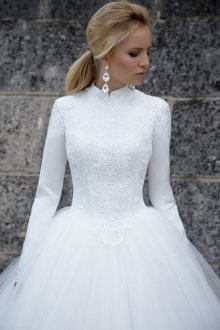 Пышное свадебное платье с рукавами
