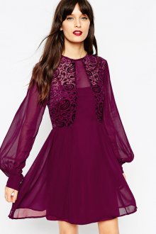Расклешенное платье фиолетовое