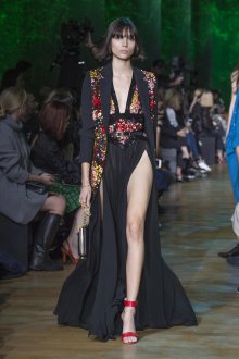 Elie Saab весна лето 2023 черное платье с цветами
