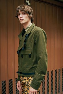 John Galliano весна лето 2023 мужская коллекция куртка