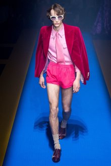 Gucci весна лето 2023 мужской розовый пиджак