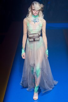 Gucci весна лето 2023 прозрачное платье
