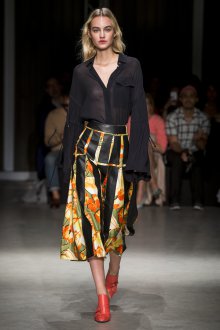 Trussardi весна лето 2022 комбинированная юбка